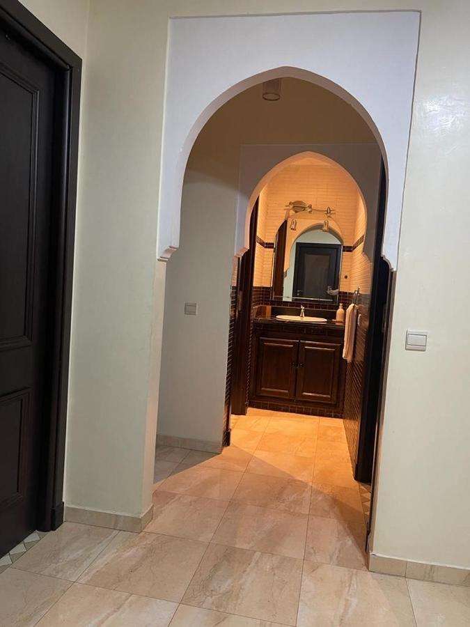 Magnifique Appartement Spacieux Confort Propre Familial 2 Chambres Salon Et Salle A Manger A 20Mn A Pied De Place Jemaa El Fina 4 Piscines Dans Espace De Golf A 12 Mn En Voitures L Entree Est Gratuit Pour La Clientele Ouvert Entre 10H Et 20H Марракеш Екстер'єр фото
