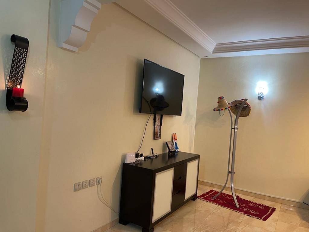 Magnifique Appartement Spacieux Confort Propre Familial 2 Chambres Salon Et Salle A Manger A 20Mn A Pied De Place Jemaa El Fina 4 Piscines Dans Espace De Golf A 12 Mn En Voitures L Entree Est Gratuit Pour La Clientele Ouvert Entre 10H Et 20H Марракеш Екстер'єр фото