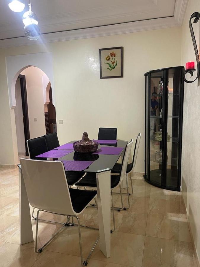 Magnifique Appartement Spacieux Confort Propre Familial 2 Chambres Salon Et Salle A Manger A 20Mn A Pied De Place Jemaa El Fina 4 Piscines Dans Espace De Golf A 12 Mn En Voitures L Entree Est Gratuit Pour La Clientele Ouvert Entre 10H Et 20H Марракеш Екстер'єр фото