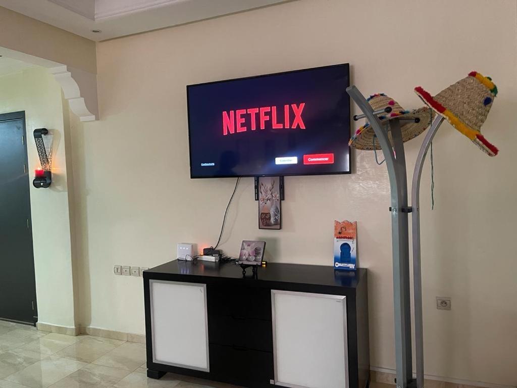 Magnifique Appartement Spacieux Confort Propre Familial 2 Chambres Salon Et Salle A Manger A 20Mn A Pied De Place Jemaa El Fina 4 Piscines Dans Espace De Golf A 12 Mn En Voitures L Entree Est Gratuit Pour La Clientele Ouvert Entre 10H Et 20H Марракеш Екстер'єр фото