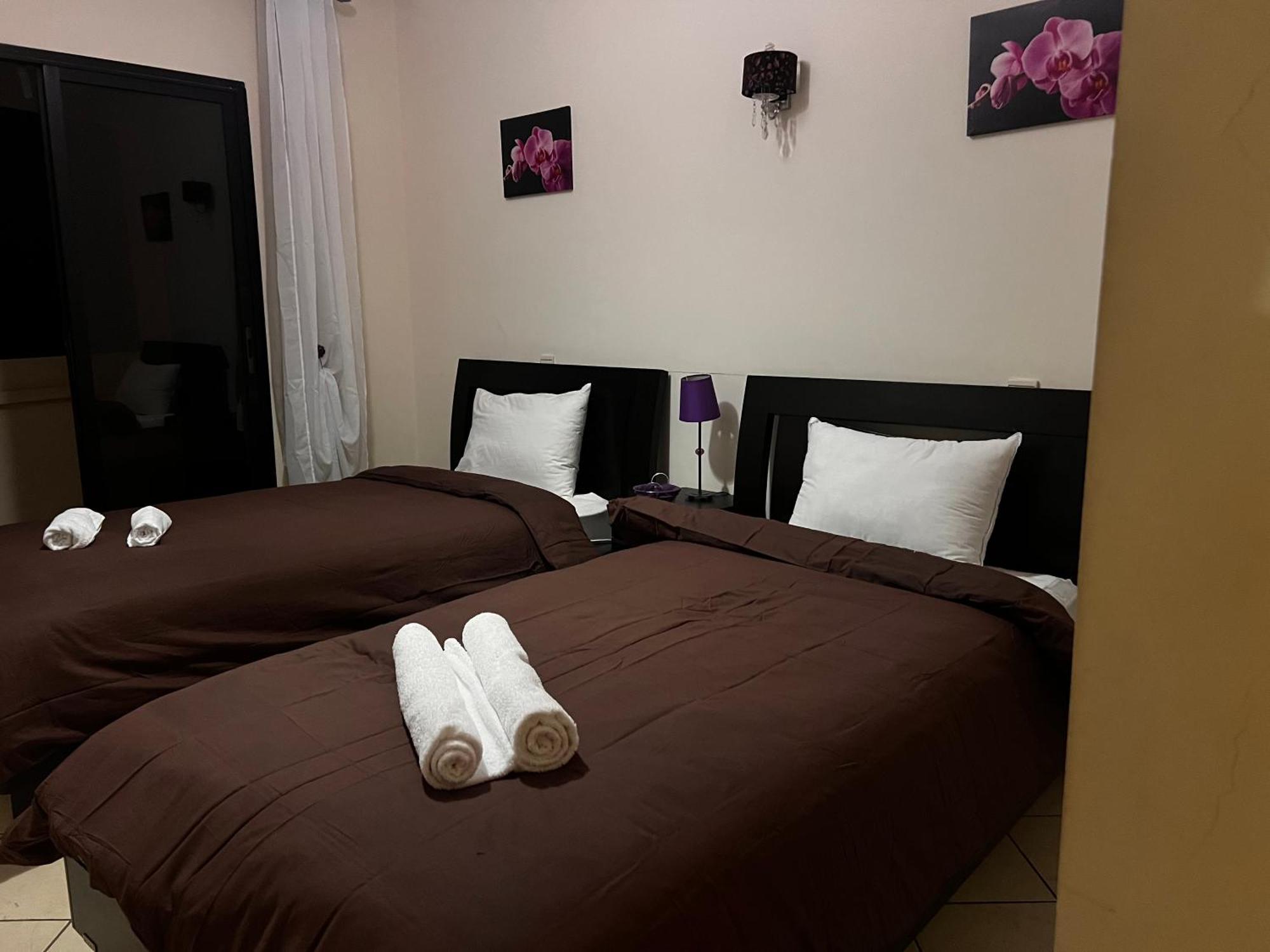 Magnifique Appartement Spacieux Confort Propre Familial 2 Chambres Salon Et Salle A Manger A 20Mn A Pied De Place Jemaa El Fina 4 Piscines Dans Espace De Golf A 12 Mn En Voitures L Entree Est Gratuit Pour La Clientele Ouvert Entre 10H Et 20H Марракеш Екстер'єр фото