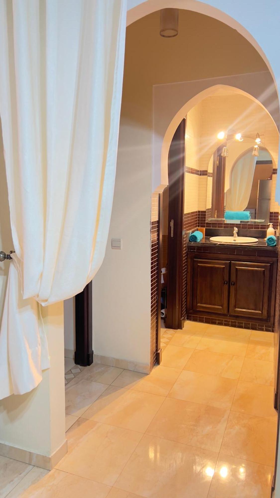 Magnifique Appartement Spacieux Confort Propre Familial 2 Chambres Salon Et Salle A Manger A 20Mn A Pied De Place Jemaa El Fina 4 Piscines Dans Espace De Golf A 12 Mn En Voitures L Entree Est Gratuit Pour La Clientele Ouvert Entre 10H Et 20H Марракеш Екстер'єр фото