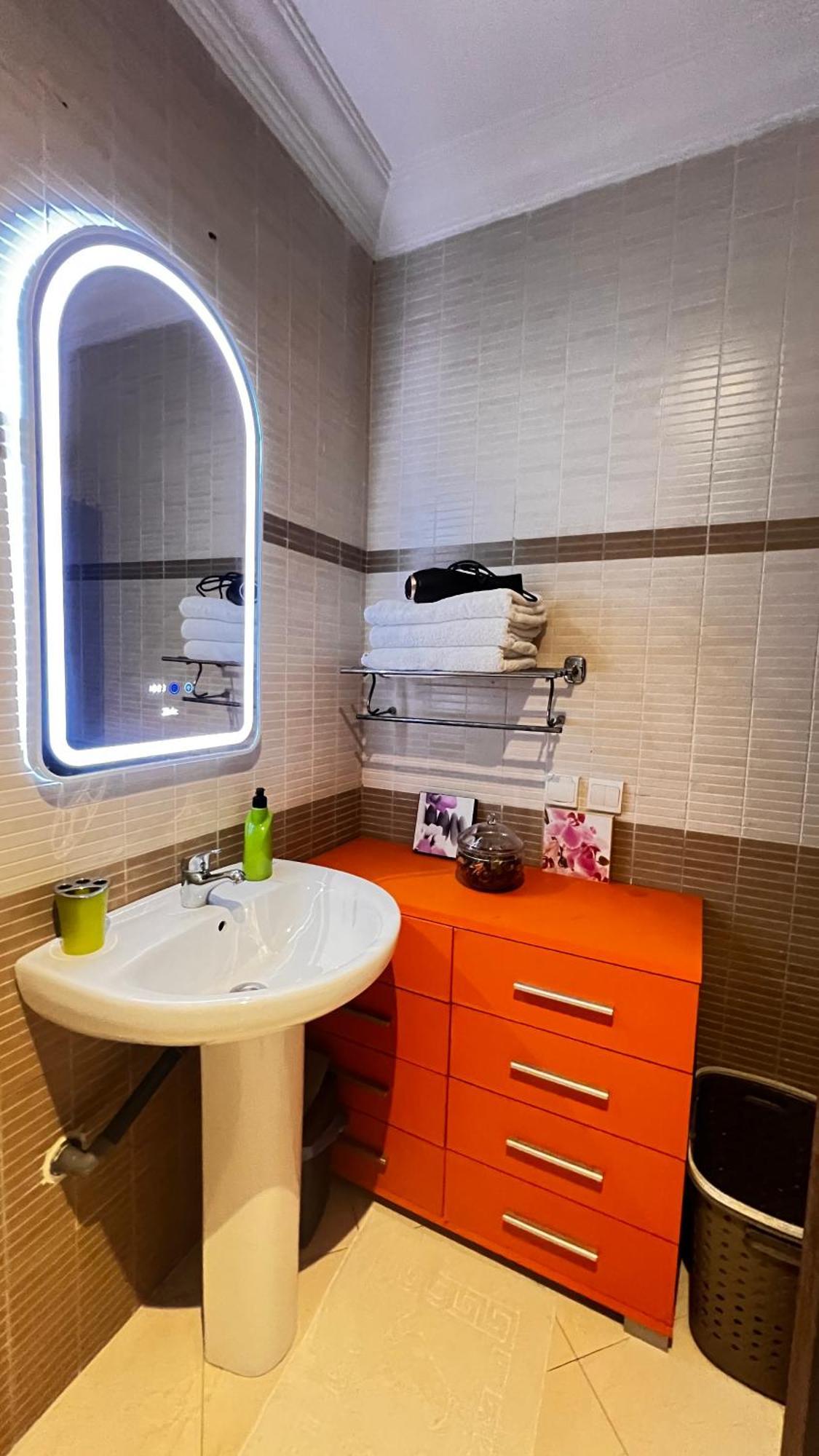 Magnifique Appartement Spacieux Confort Propre Familial 2 Chambres Salon Et Salle A Manger A 20Mn A Pied De Place Jemaa El Fina 4 Piscines Dans Espace De Golf A 12 Mn En Voitures L Entree Est Gratuit Pour La Clientele Ouvert Entre 10H Et 20H Марракеш Екстер'єр фото