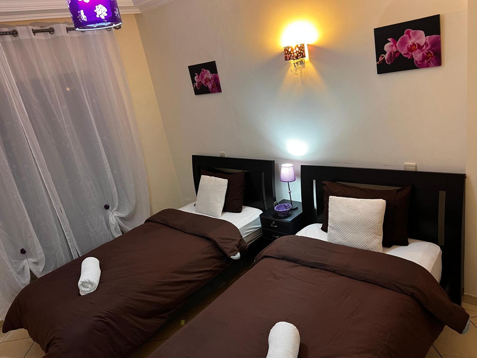 Magnifique Appartement Spacieux Confort Propre Familial 2 Chambres Salon Et Salle A Manger A 20Mn A Pied De Place Jemaa El Fina 4 Piscines Dans Espace De Golf A 12 Mn En Voitures L Entree Est Gratuit Pour La Clientele Ouvert Entre 10H Et 20H Марракеш Екстер'єр фото