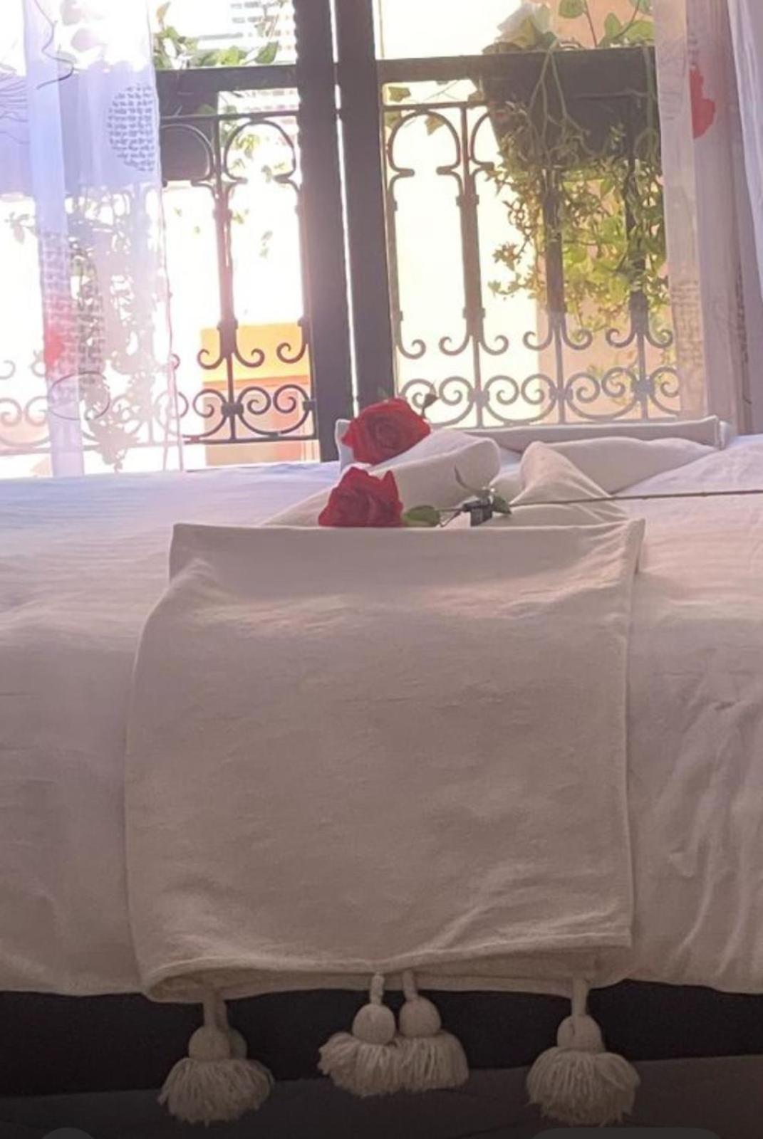 Magnifique Appartement Spacieux Confort Propre Familial 2 Chambres Salon Et Salle A Manger A 20Mn A Pied De Place Jemaa El Fina 4 Piscines Dans Espace De Golf A 12 Mn En Voitures L Entree Est Gratuit Pour La Clientele Ouvert Entre 10H Et 20H Марракеш Екстер'єр фото