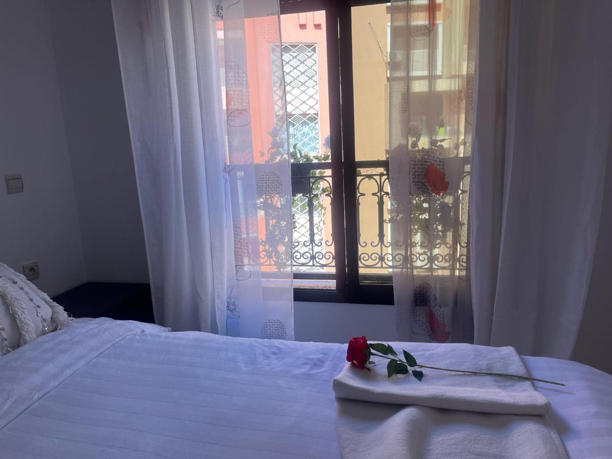 Magnifique Appartement Spacieux Confort Propre Familial 2 Chambres Salon Et Salle A Manger A 20Mn A Pied De Place Jemaa El Fina 4 Piscines Dans Espace De Golf A 12 Mn En Voitures L Entree Est Gratuit Pour La Clientele Ouvert Entre 10H Et 20H Марракеш Екстер'єр фото