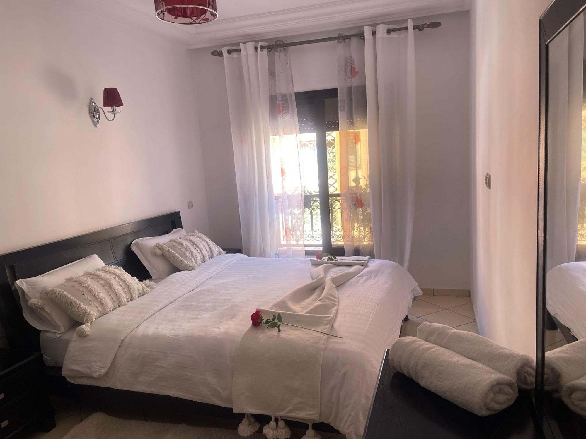 Magnifique Appartement Spacieux Confort Propre Familial 2 Chambres Salon Et Salle A Manger A 20Mn A Pied De Place Jemaa El Fina 4 Piscines Dans Espace De Golf A 12 Mn En Voitures L Entree Est Gratuit Pour La Clientele Ouvert Entre 10H Et 20H Марракеш Екстер'єр фото